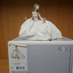 Lladró 'At the Ball' Porcelain Figurine #05859