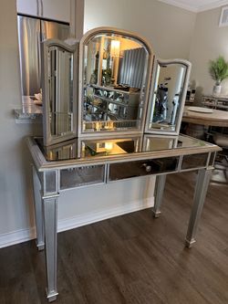 PIER ONE DESK/VANITY WITH MIRROR
