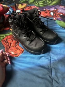 Boys shoes