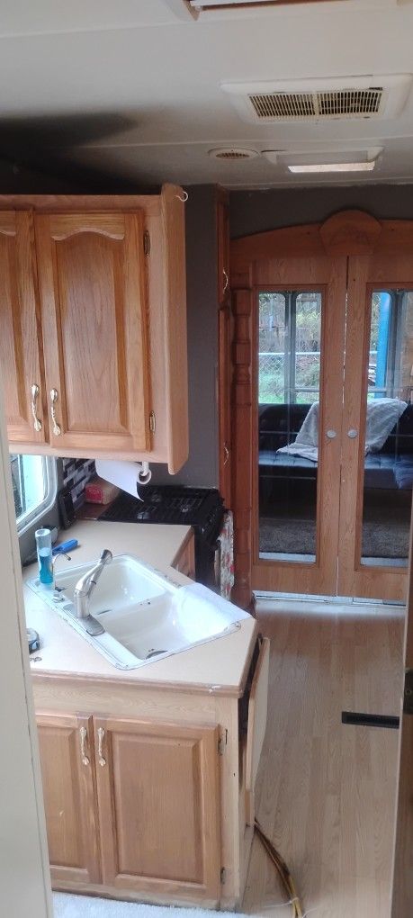 2009 35 ft Everest Fifth wheel