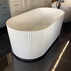 59” Freestanding Bathtub Ready For Pick Up 