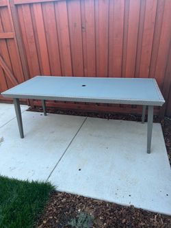 RST Outdoor Patio table