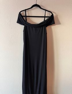 Black Off-Shoulder Maxi Dress