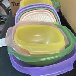 Pastel Tupperware Set (8)