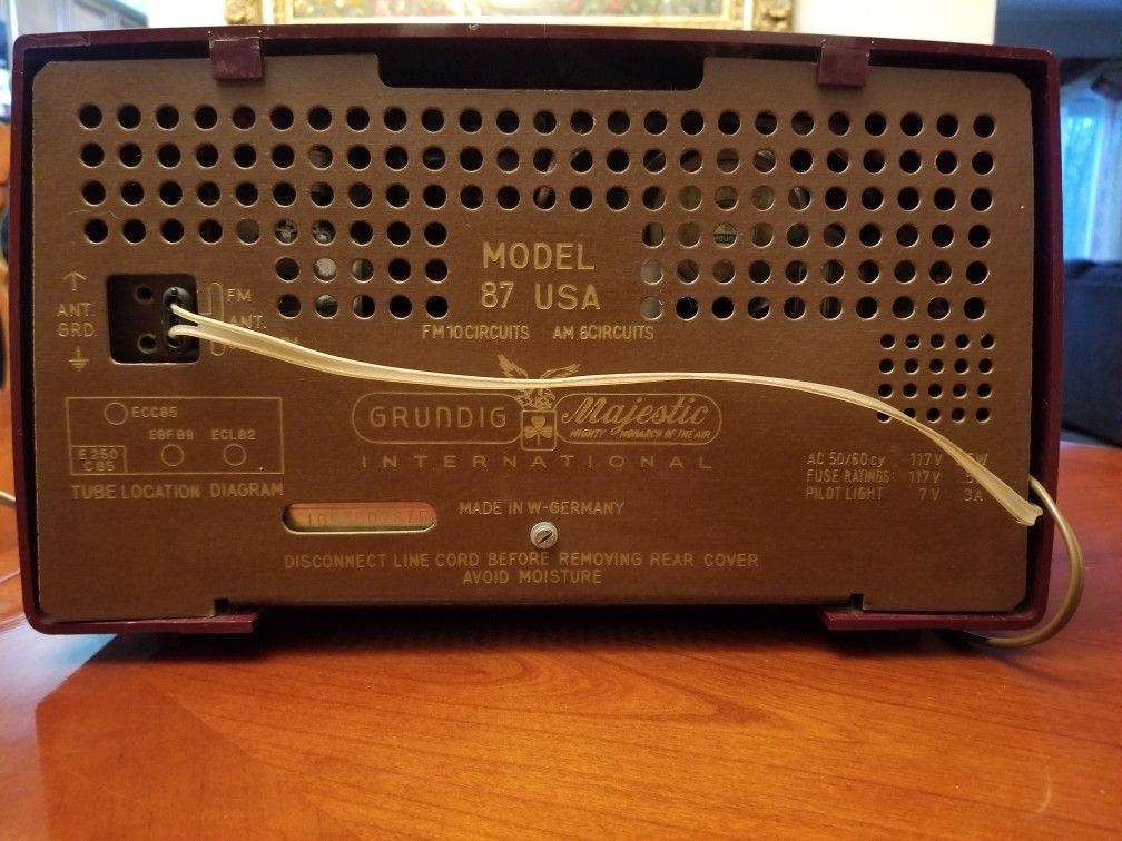 Grundig Majestic Table Radio