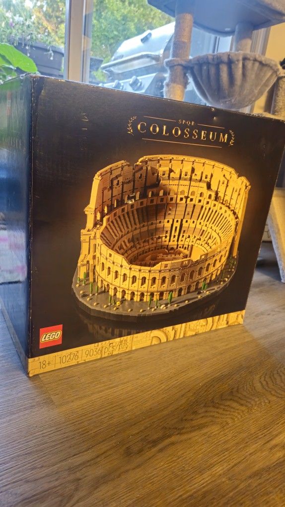 LEGO 10276 Roman Colosseum (Retired Set)