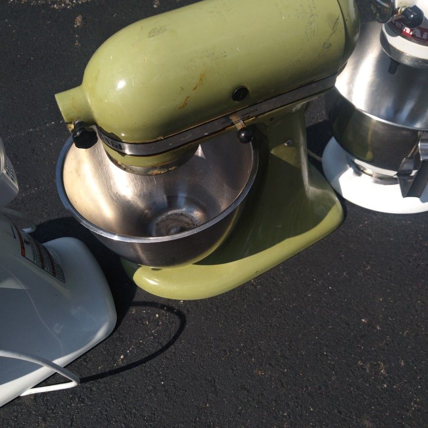Vintage Avocado Green KitchenAid Mixer