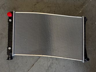 1-Row Aluminum Core Radiator Compatible with 88-95 C/K Pickup/Suburban AT