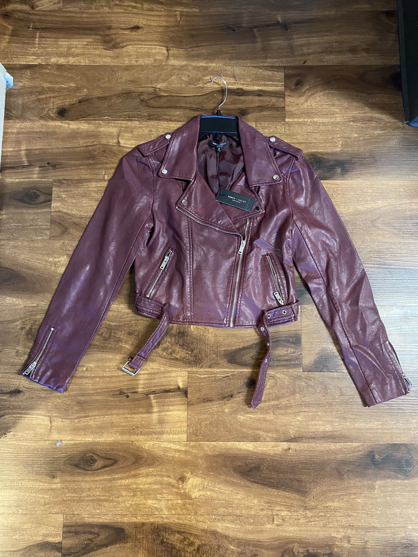 Brand New Woman’s Romeo+Juliet brand Red Wine colored Leather Moto Jacket Up For Sale