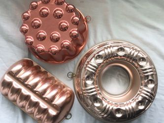 vintage jello molds, ring mold collection copper aluminum pans kitchen wall  hanging