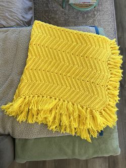 Beautiful Yellow Afghan blanket. Size 45x48 ☑️ Profile for More items!!
