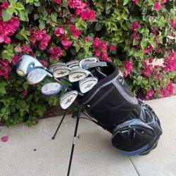 Women’s golf club set with a golf bag