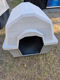 Medium sized dog house.