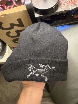 Arc'teryx Embroidered Bird Toque beanie in black
