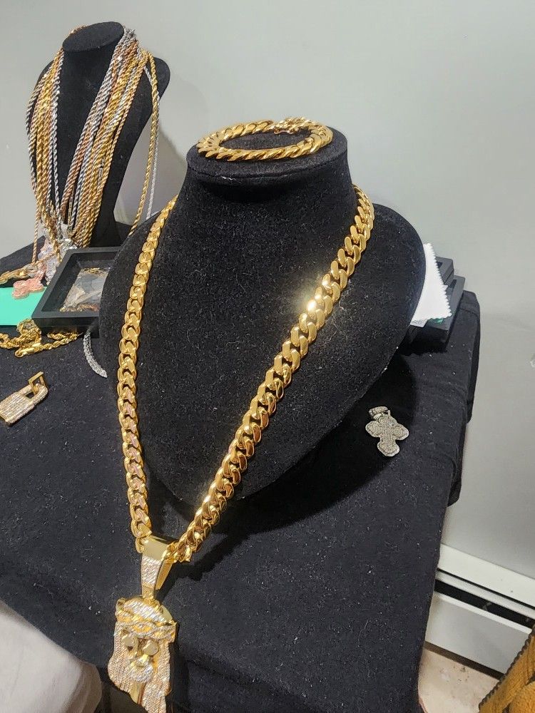 Cuban Link chain And pendant With Bracelet combo gold Plated 