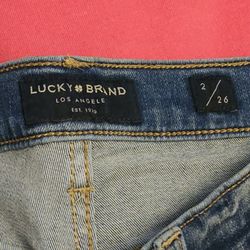 NWOT ♡《LUCKY BRAND ♡ MID RISE AVA CROP》SIZE 26/2