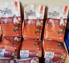 Purina beyond natural catfood 3lbs