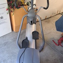 Precor EFX 5.23 Elliptical Cross Trainer Stationary Handle Bar Incline