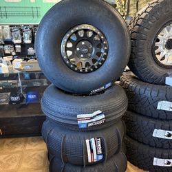New Set Of (4) 33” Tensor Paddle Tires On Method 401 Beadlocks For RZR, CanAm, & More