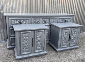 Nice 4 Pc Vintage Dresser Set