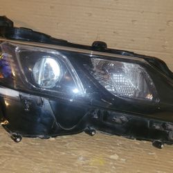 2018 2019 2020 2021 2022 2023 Toyota Camry Right Side Headlight OEM 