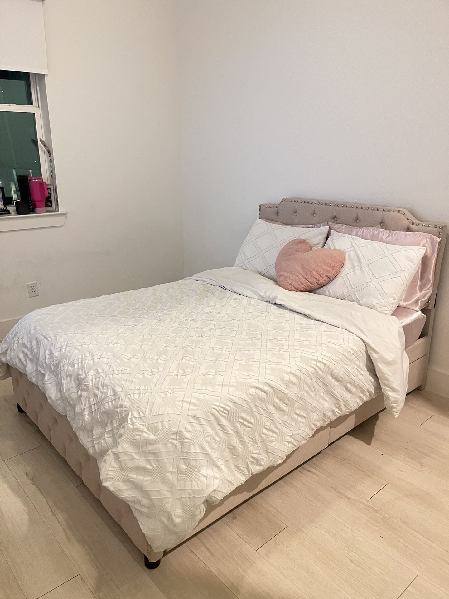 Full size bed with twin trundle 
