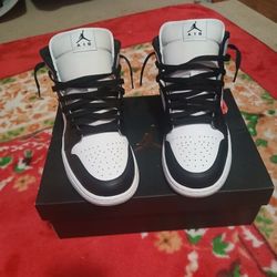 Air Jordan 1 Mid