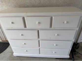 Dresser