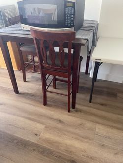 Bar table w 4 chairs