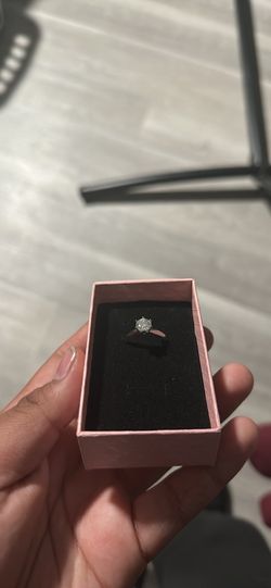 VVS1 Moissanite Engagement Ring