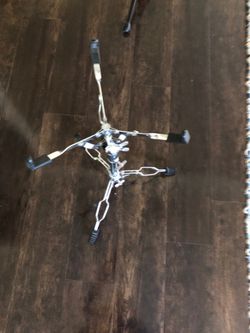 Snare drum stand