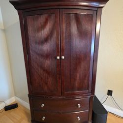 Free  Armoire 