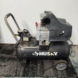 Husky Air Compressor 8 Gallon 125 PSI 1.5Hp