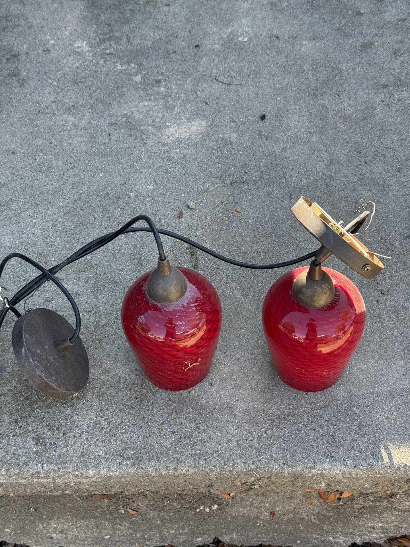 PENDING CEILING LIGHTS. 