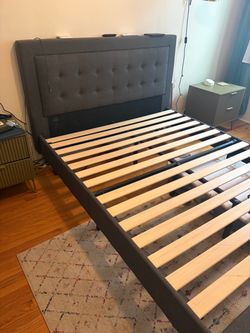 Zinus Queen Bed Frame