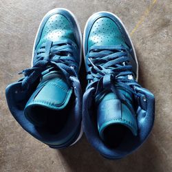 Air Jordan 1 Mid High-Top Sneakers