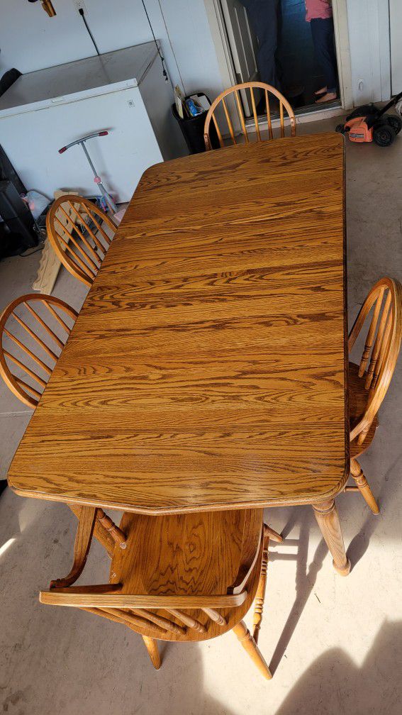 Oak Dining Table & 5 Chairs