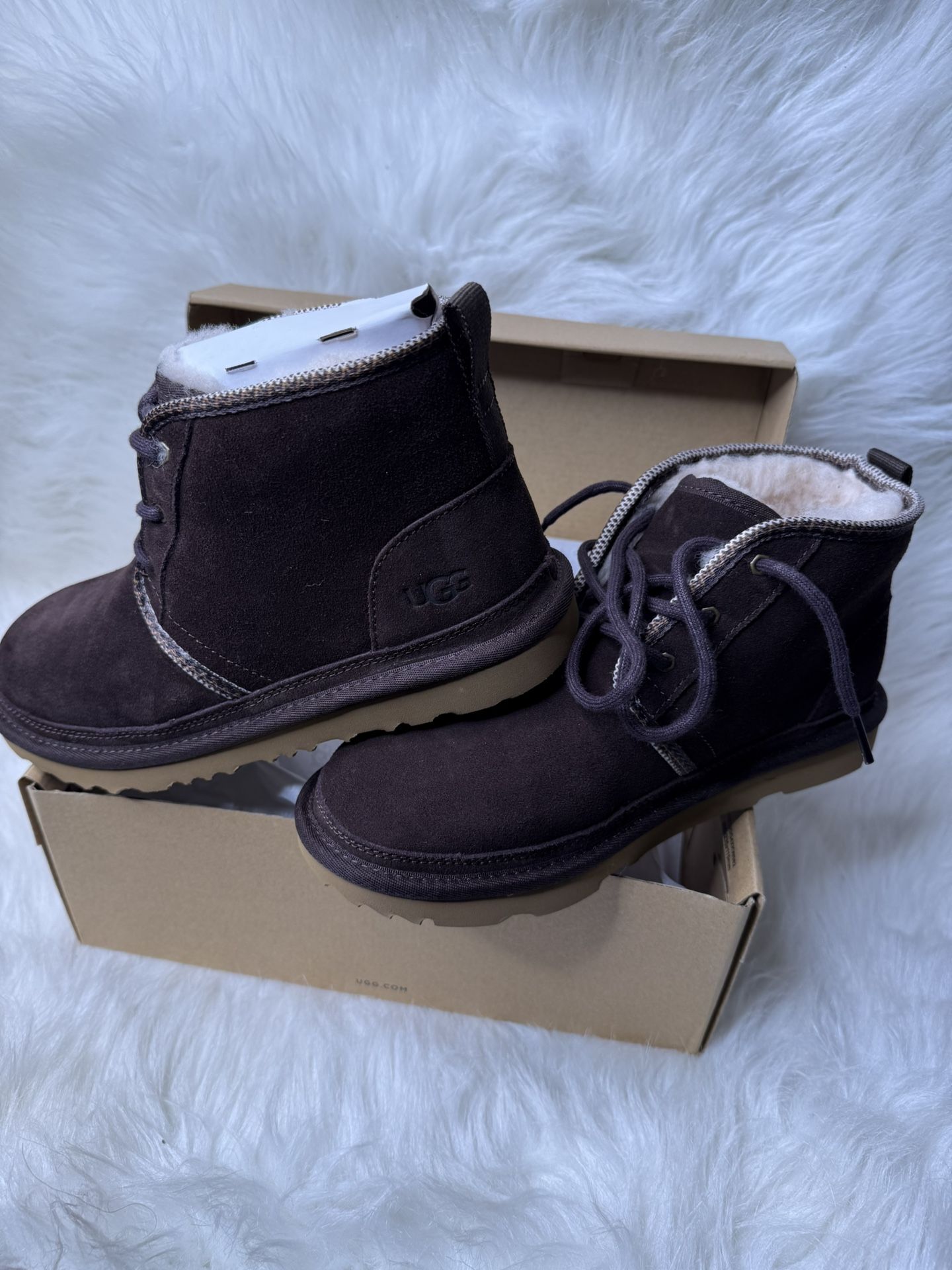 UGG Neumel classic chukka boot (Size 5)