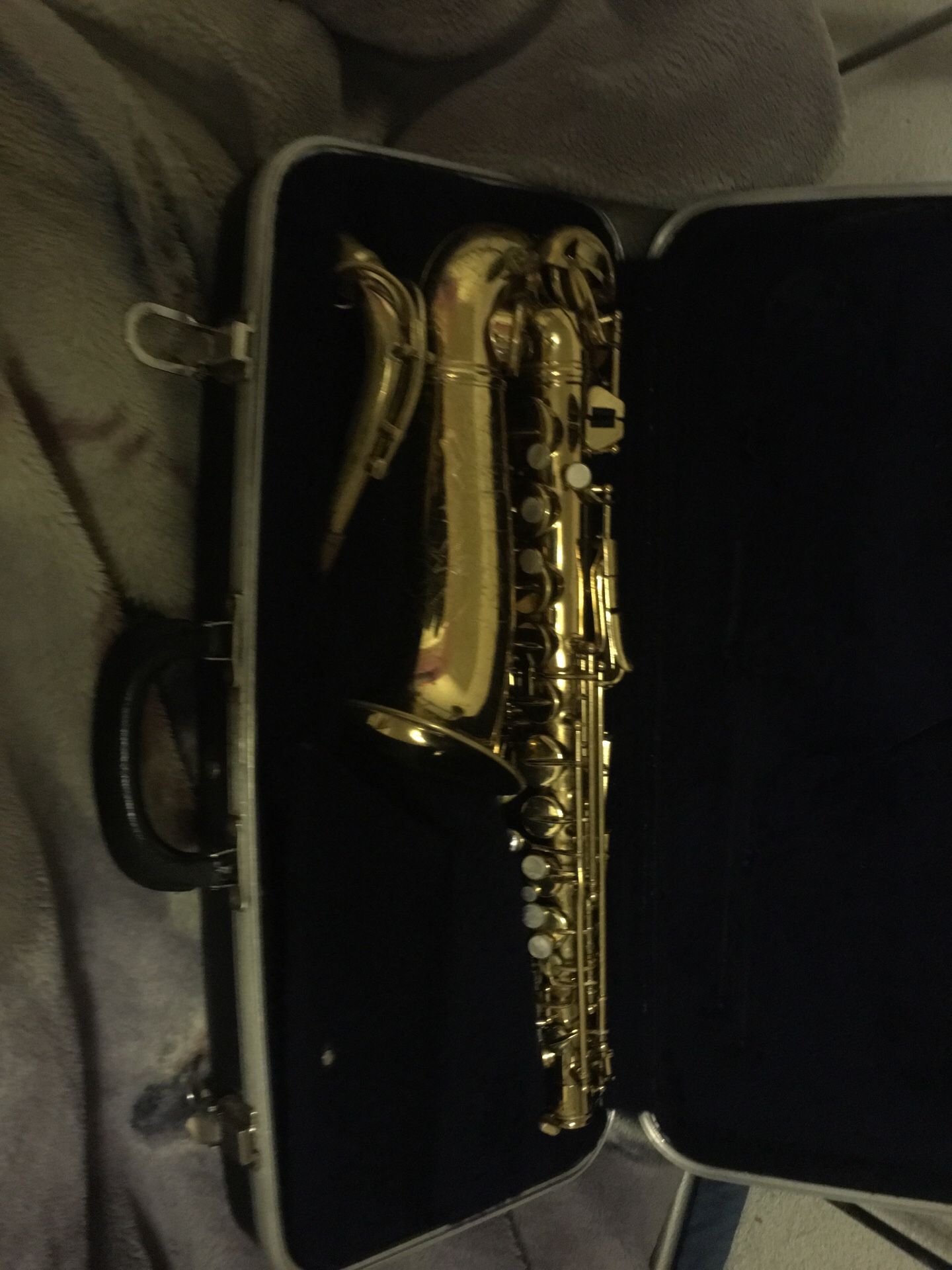 Alto saxophone with extra ligature and read holder(x4)