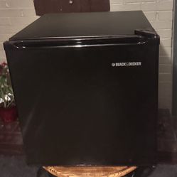 Mini Fridge 