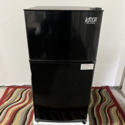 Krib Bling 3.5 Cu.ft Compact Refrigerator for Sale in Upland, CA