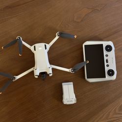 DJI - Mini 3 Pro with Built-in Screen