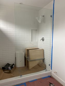 Vendo shower doors