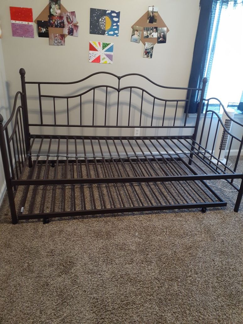 Daybed with trundle / dresser/ 2 storage containers all for $250