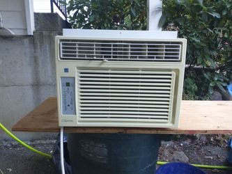 Comfort-Aire 12,000 BTU Window Air Conditioner