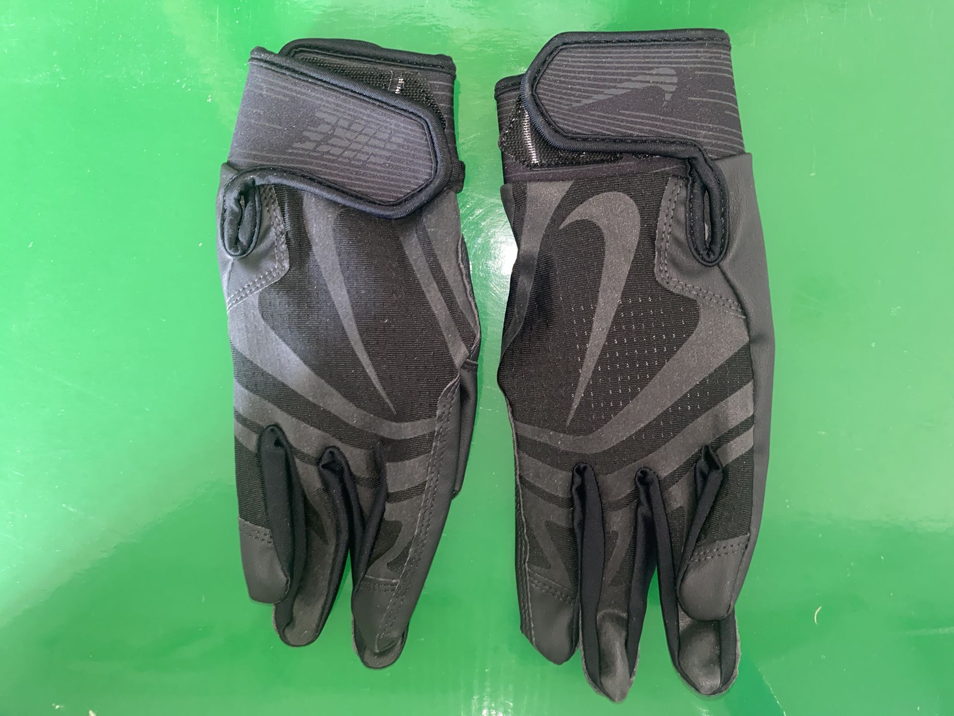 Baseball Gloves Size Small * BRAND NEW *