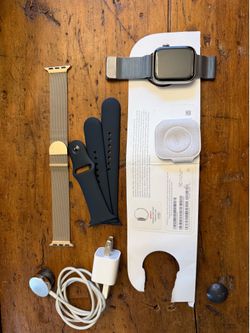 Preowned Apple Watch Bundle