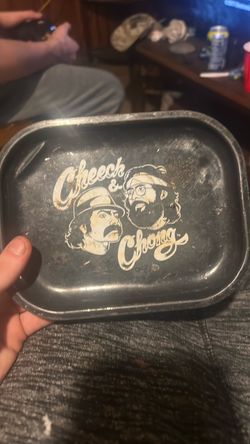 lion Cheech & Chong Metal Rolling Tray and a lion