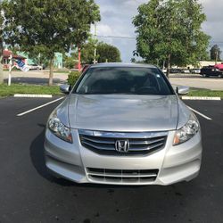 2500 DE inicial por 2011 Honda Accord