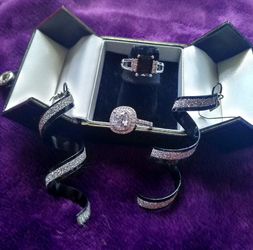 Elegant Dangle Earrings Combined with Two Rings